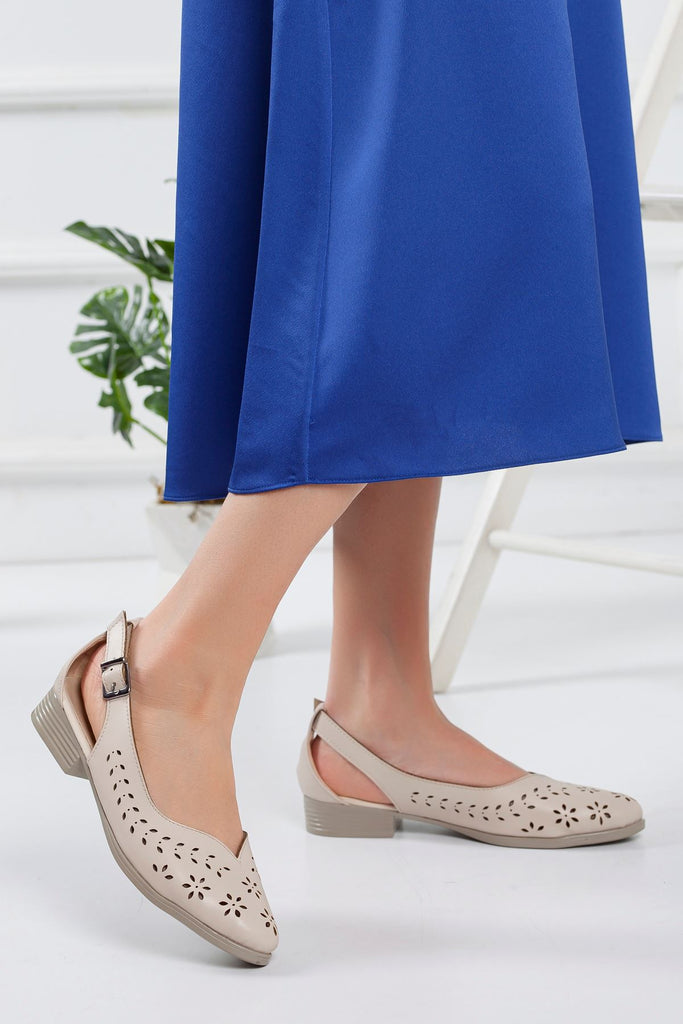 Women's Tan Flat Shoes