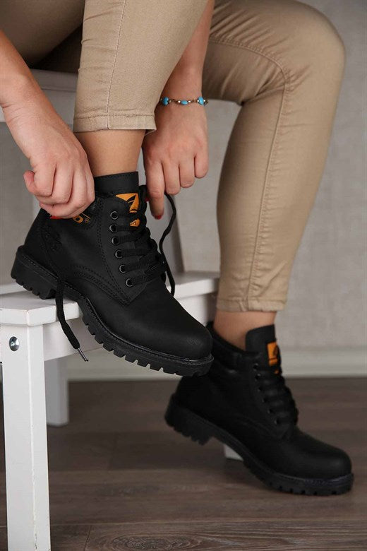 Women's Lace-up Black Snow Boots