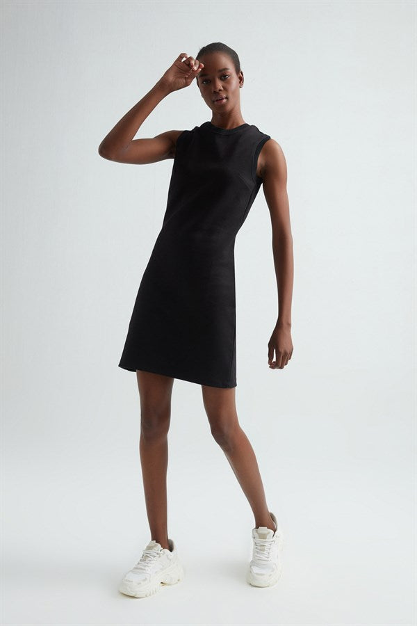 Women's Sleeveless Black Dress