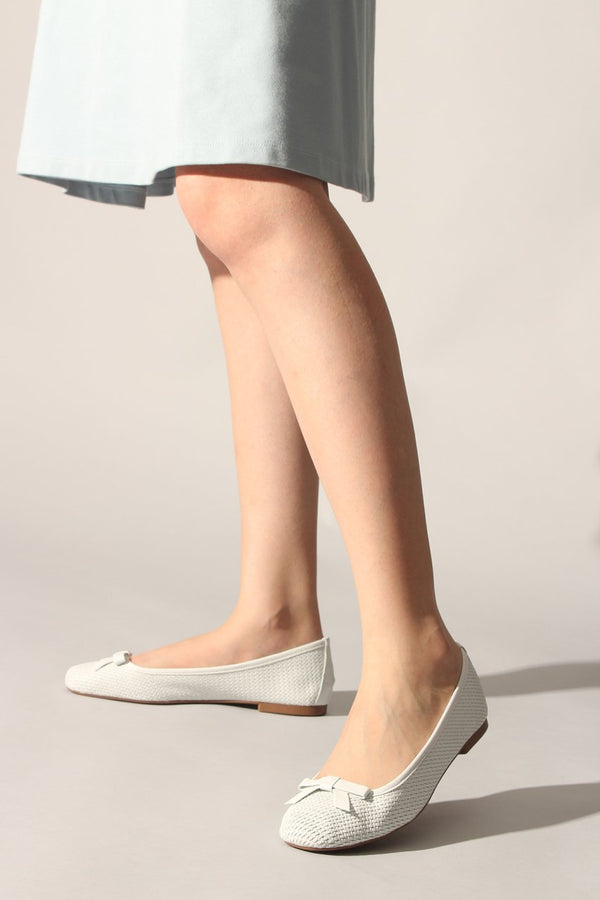 Women's White Flat Shoes