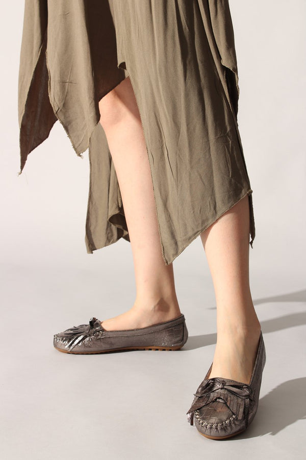 Women's Crocodile Pattern Platinum Flat Shoes