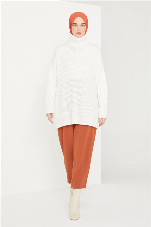 Women's Buckle Pleated Cinnamon Pants