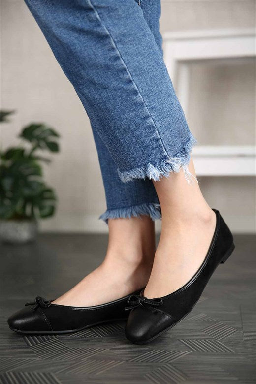 Women's Black Flat Shoes