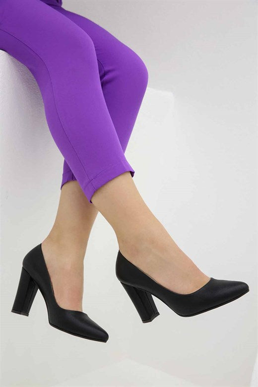 Women's Black Leather Heeled Shoes