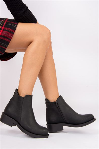 Women's Zipped Black Boots